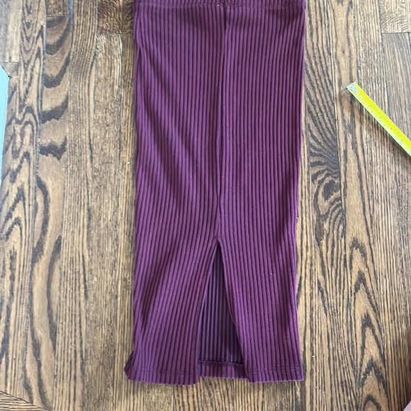 Lily White Wine Ribbed Elastic Waist Stretch Knit Pull on Midi Skirt - Picture 2 of 7